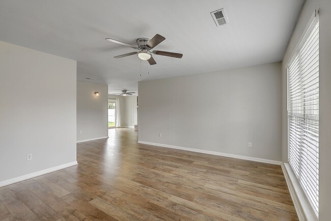 Building Photo - Gorgeous Family Home in Summerville!