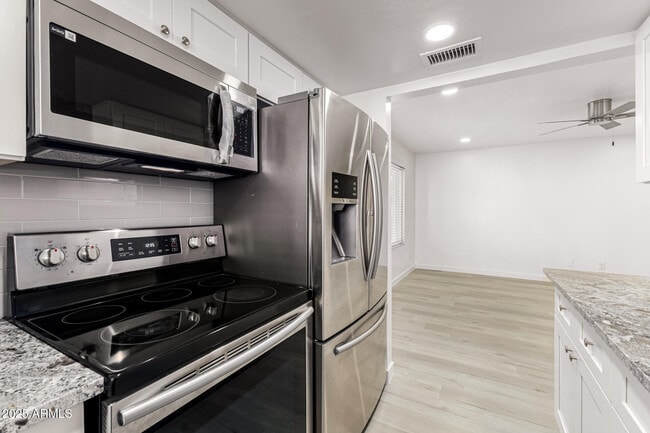 Building Photo - 7126 N 19th Ave