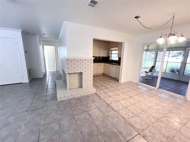 Building Photo - 6122 Brentwood Ave