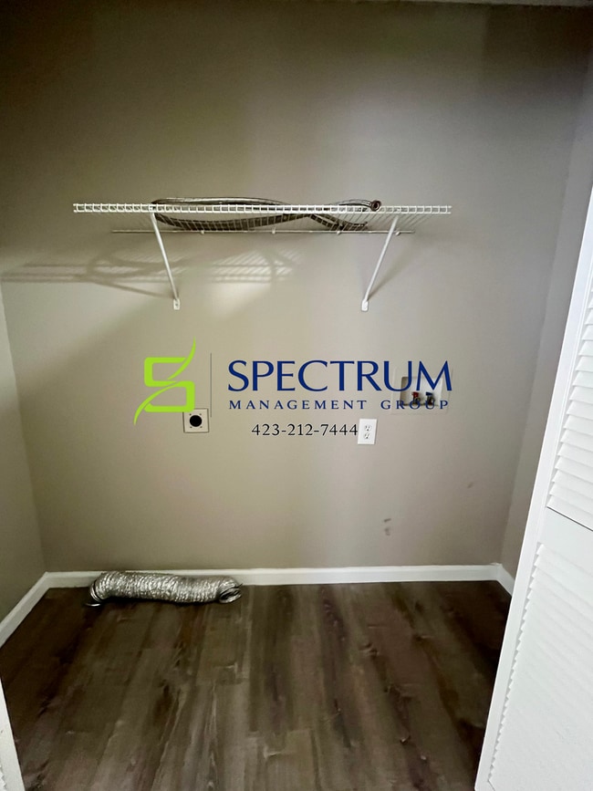 Building Photo - Now accepting applications - Large 4 bedroom 2 bath single family home Dandridge, TN