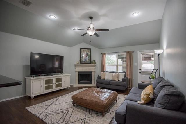 Building Photo - 809 Hardwood Dr