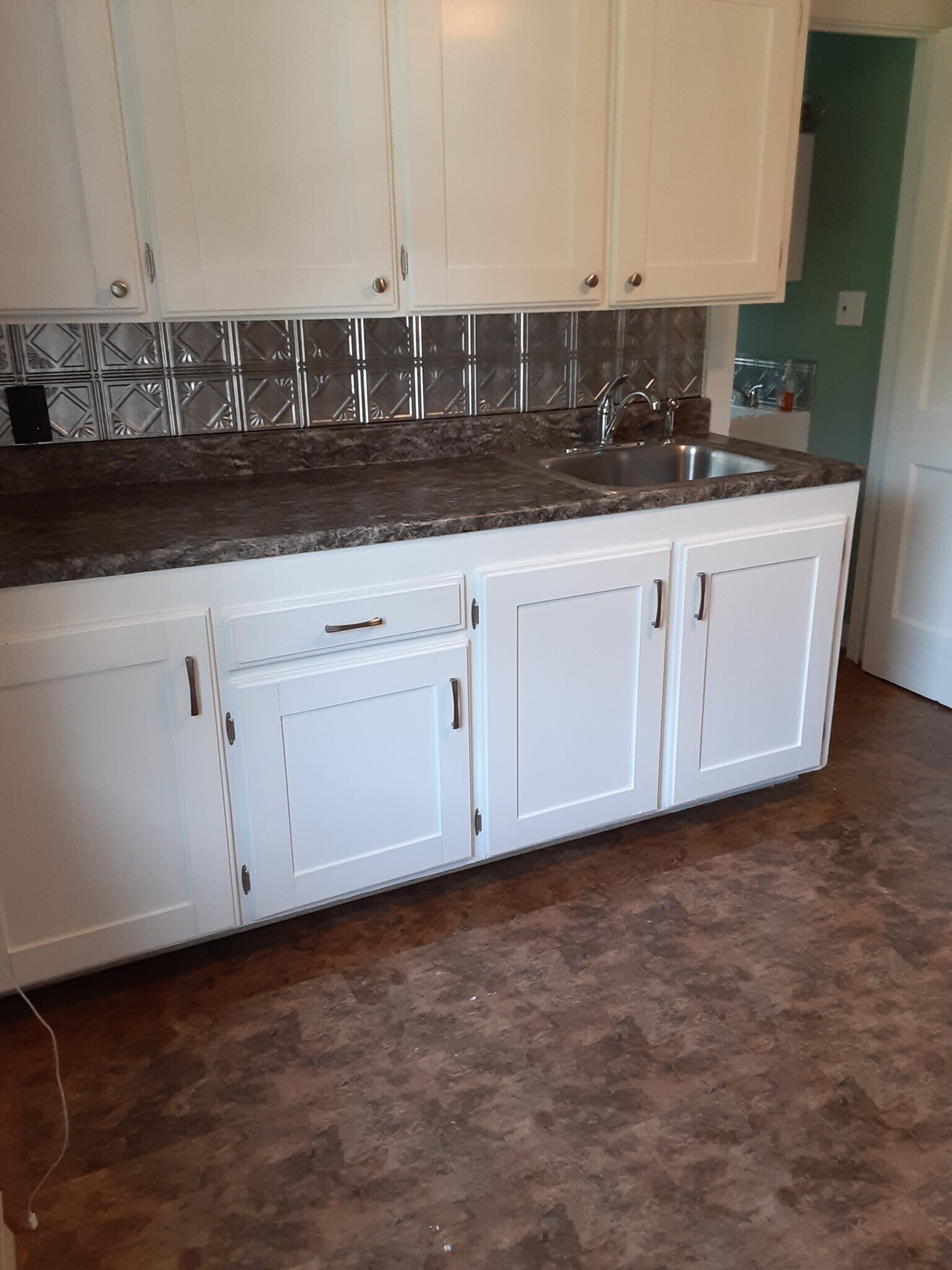renovated kitchen - 1355 Hanover Ave