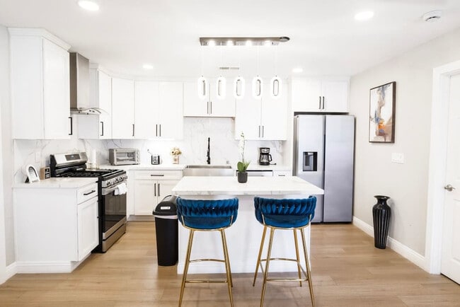 Building Photo - 8356 Adams St