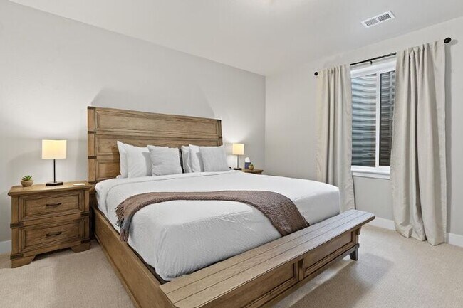 Building Photo - Gorgeous 3 bed/ 3.5 bath Condo At Heron La...