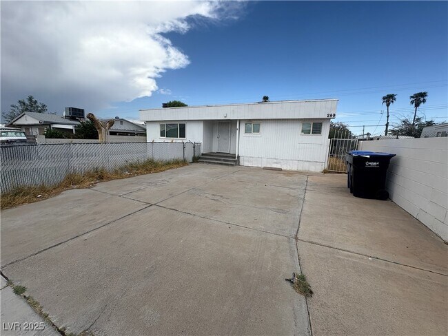 Primary Photo - 249 Shoshone Ln