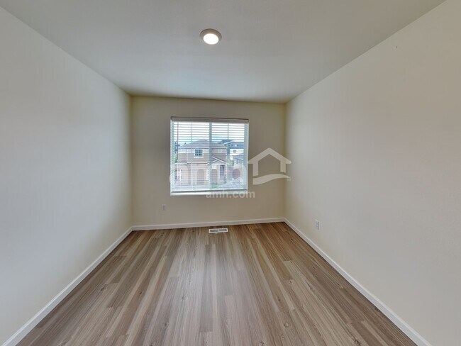 Building Photo - 1415 W 16th Ave