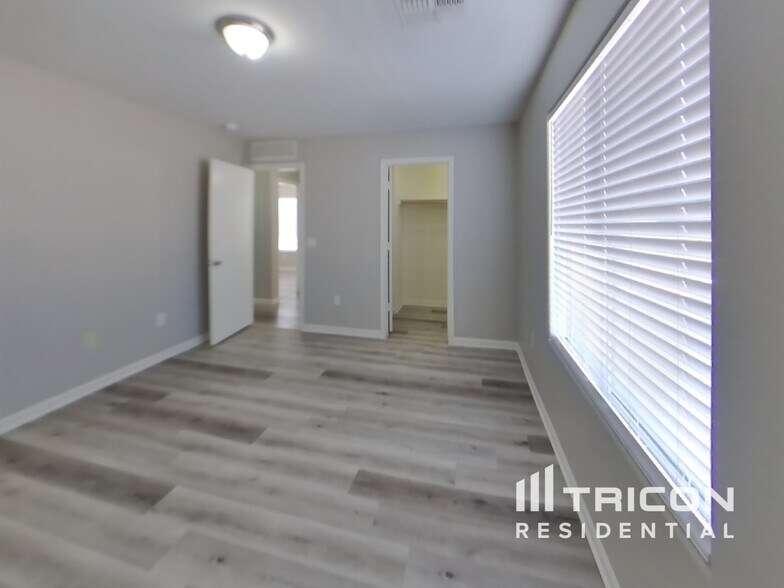 Building Photo - 12723 W Jenero Dr