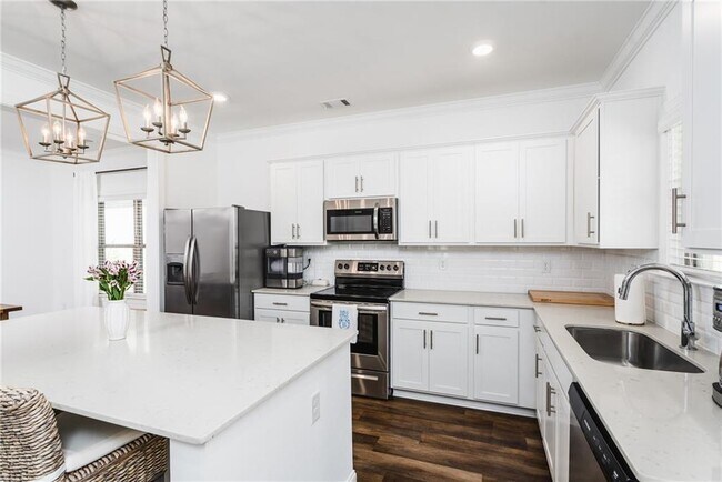 Building Photo - 2332 Rutland Rd