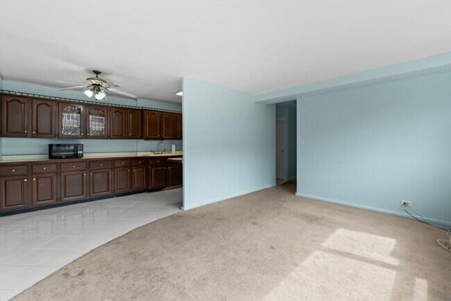 Building Photo - 3950 N Lake Shore Dr