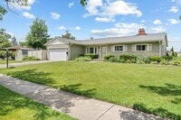 Building Photo - 818 Leahy Cir E