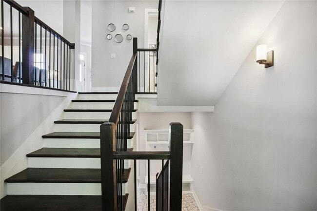 Building Photo - 692 Drewry St NE