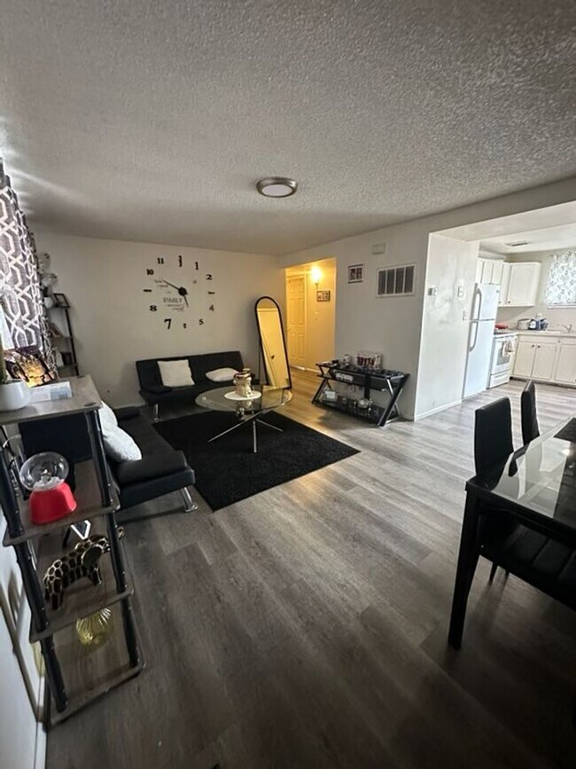 Primary Photo - 2 bed 1 bath Orem Apartment--Close to UVU ...