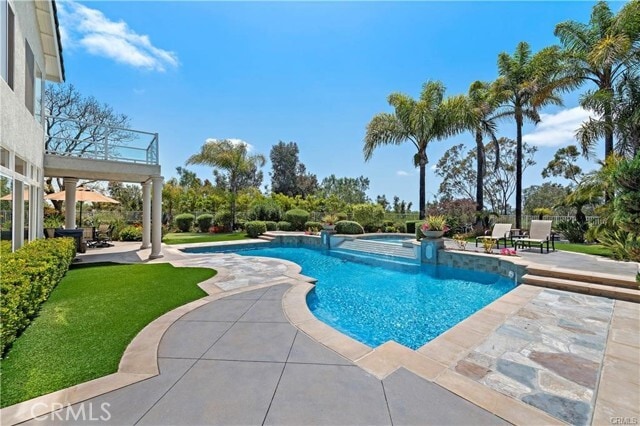 Building Photo - 25606 Stratford Pl