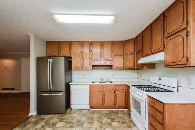 Building Photo - 15 Glenloch Point