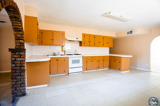Building Photo - 931 Emerson Ave