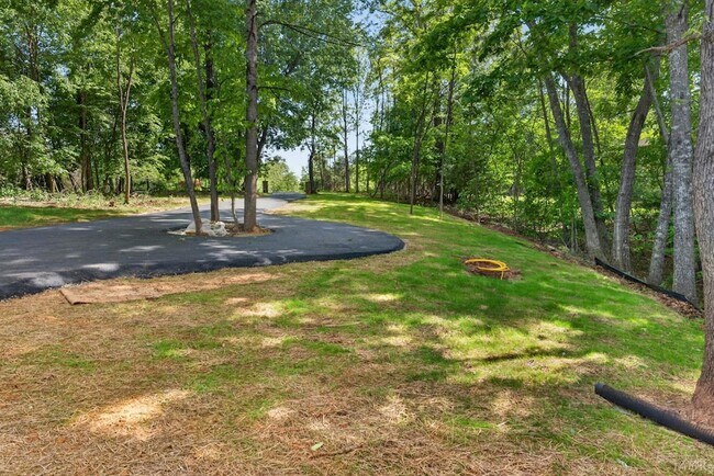 Building Photo - 308 Acres Ct