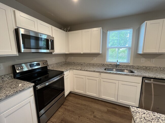 Building Photo - 1532 39th Ave Lp NE