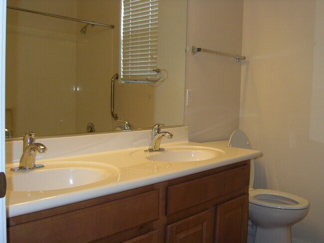 Building Photo - 3842 S Eucalyptus Pl