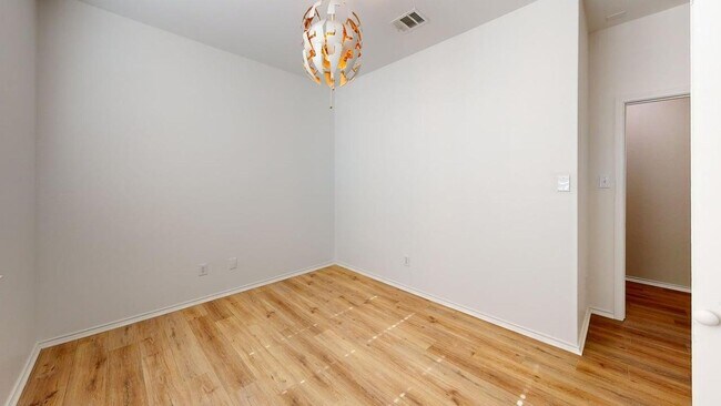 Building Photo - 314 Sycamore St