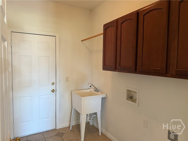 Building Photo - 107 Willow Point Cir