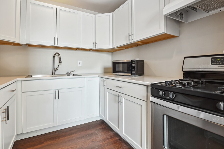 Building Photo - 5641 Cates Ave