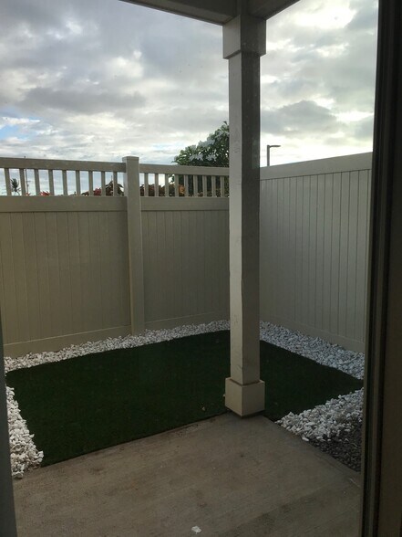 Building Photo - 33 Kihalani St