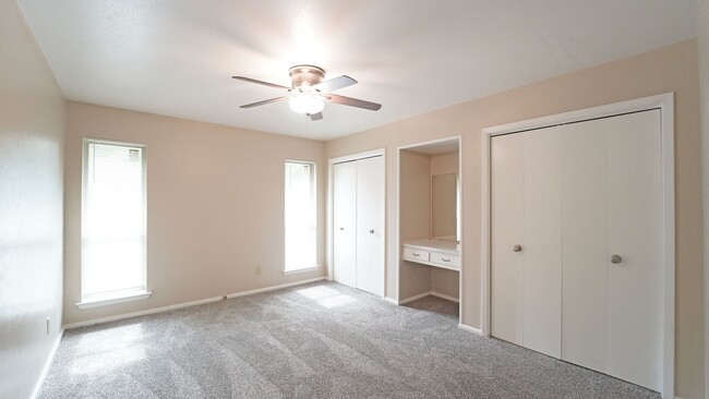 Building Photo - FOR LEASE! 2 Bedroom - 1 Bath - Upstairs U...