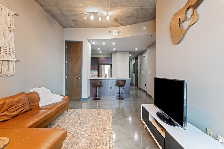 Building Photo - 1510 Demonbreun St