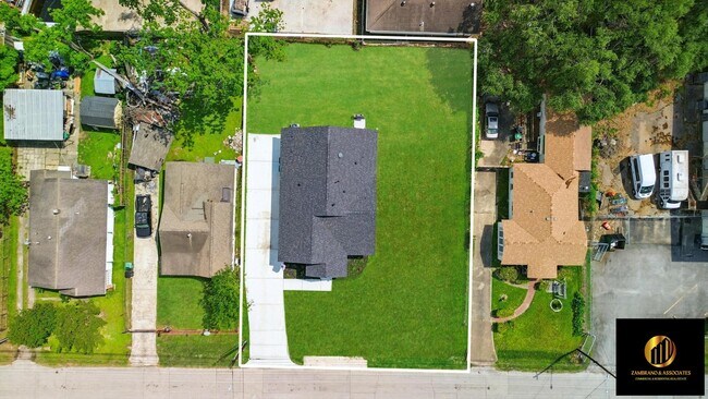 Building Photo - 522 Caplin St