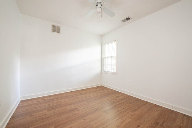 Building Photo - 3159 Wilcox Ave