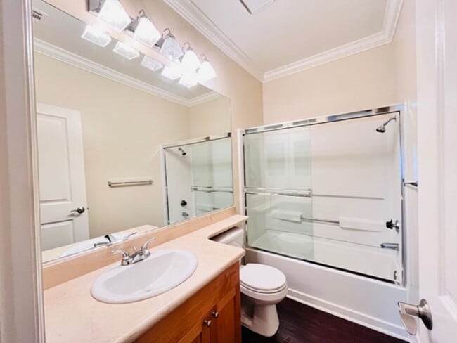 Building Photo - Beautiful, Lower-Level 2BD/2BA, Corner Con...