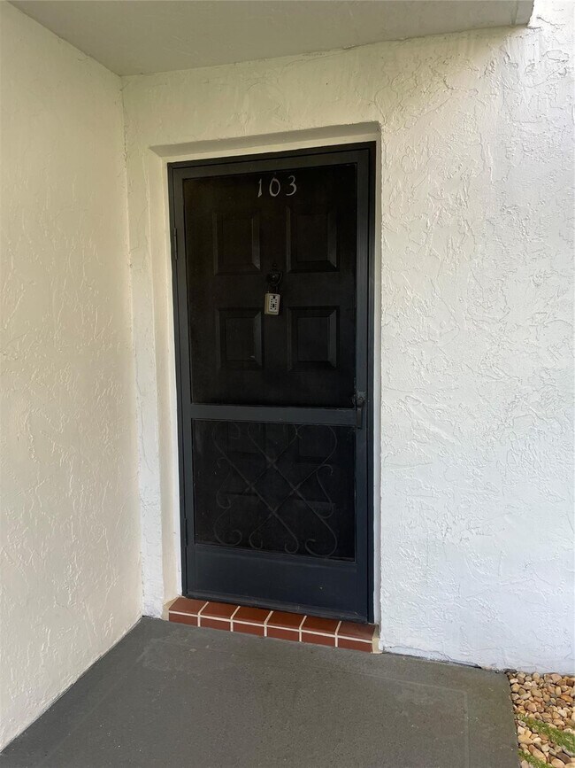 Building Photo - 16051 Blatt Blvd