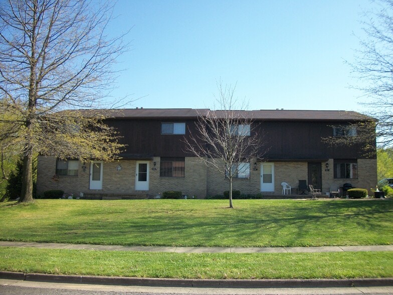 Building Photo - Chapel Square Townhomes