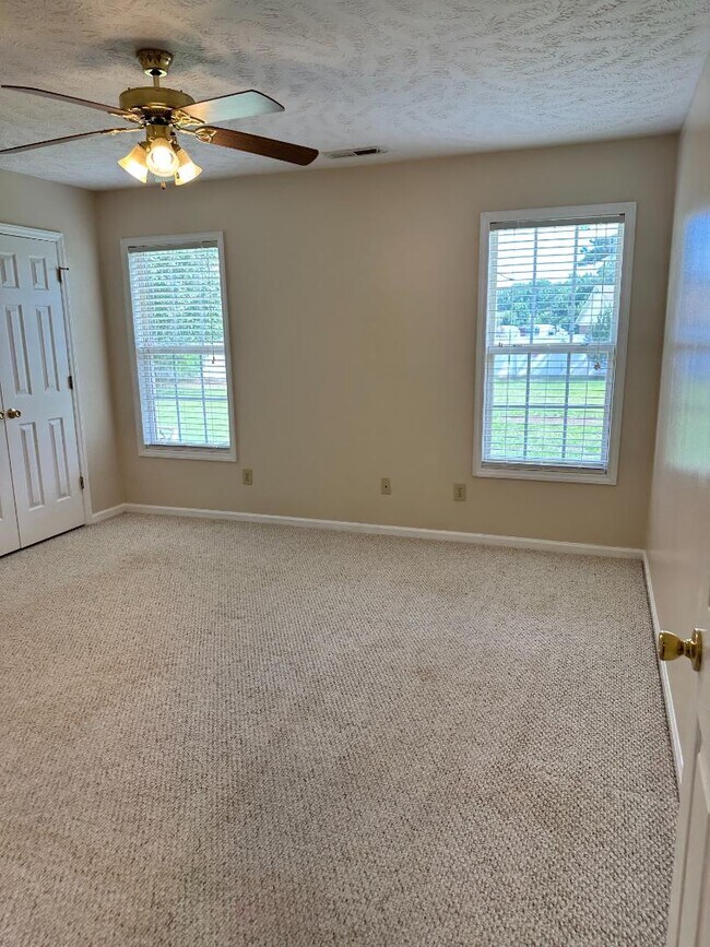 Building Photo - 109 Purple Martin Pl