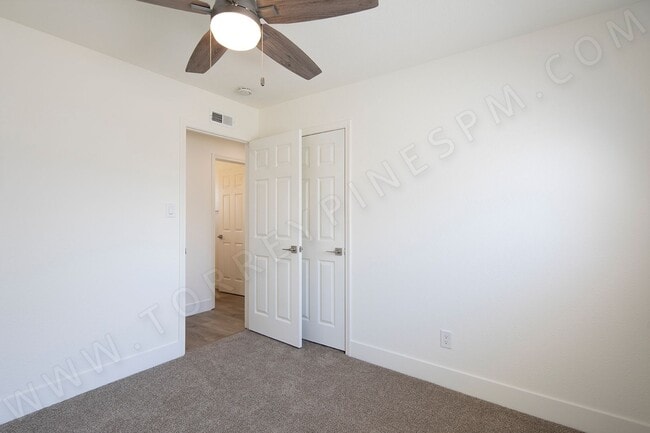 Building Photo - Spacious 4 Bedroom, 2 Bath Home with Priva...