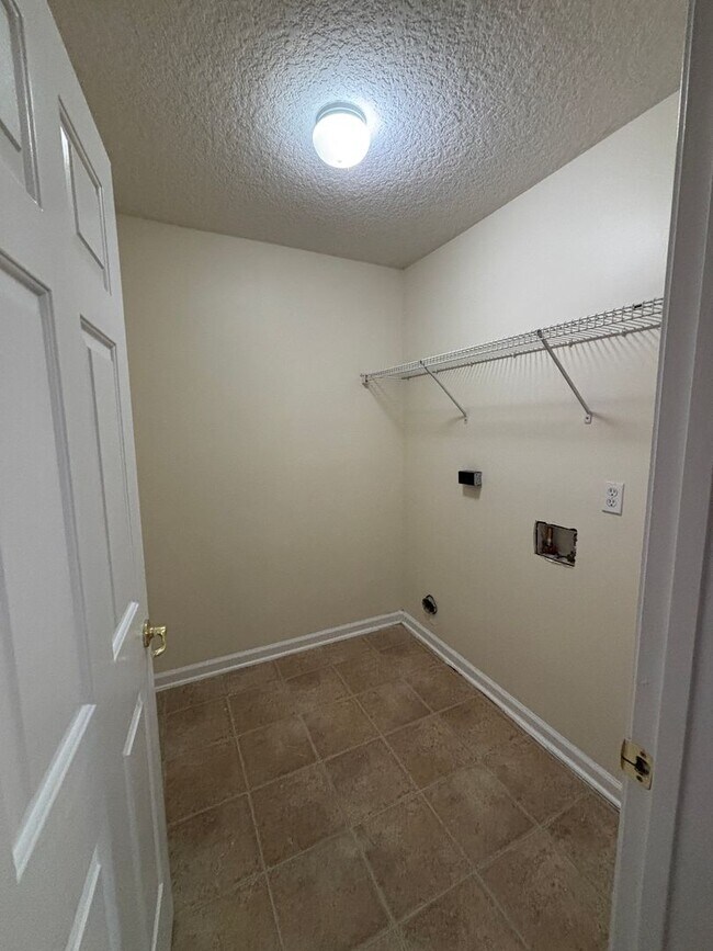 Building Photo - Beautiful Johns Creek Family Home