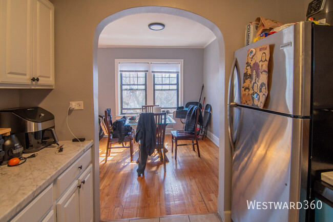 Primary Photo - Expansive 1bd/1bth in East Rogers Park!