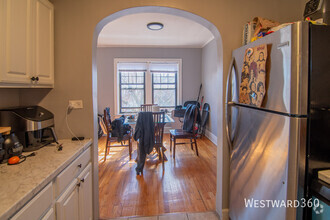 Building Photo - Expansive 1bd/1bth in East Rogers Park!