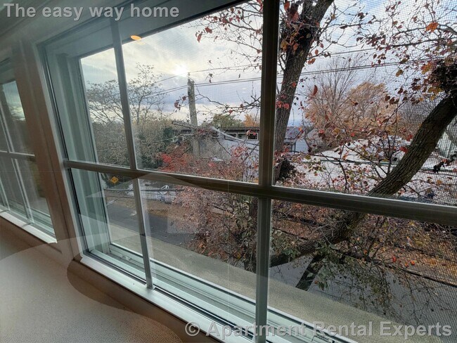 Building Photo - 132 Sherman St