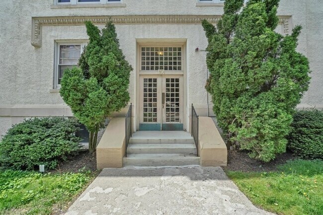 Building Photo - 8 Radcliffe Rd