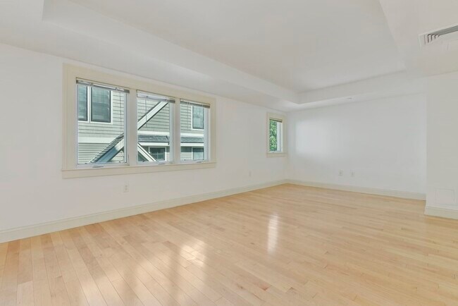 Building Photo - 201 Freeman St