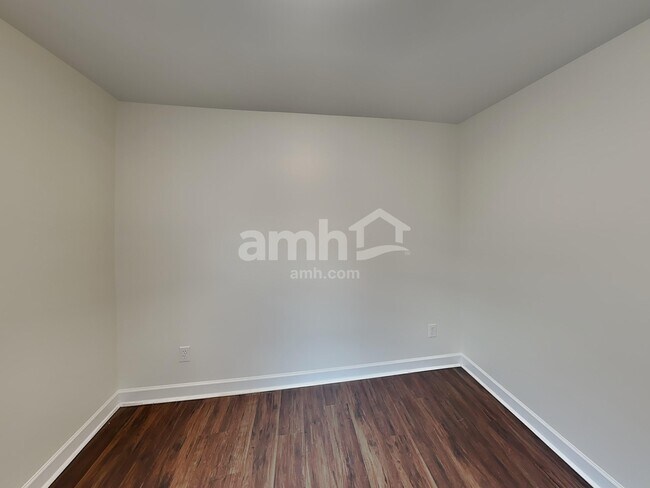 Building Photo - 3058 Romain Trail