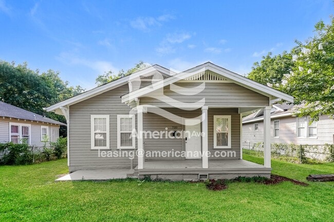 Building Photo - 7110 1st Ave S