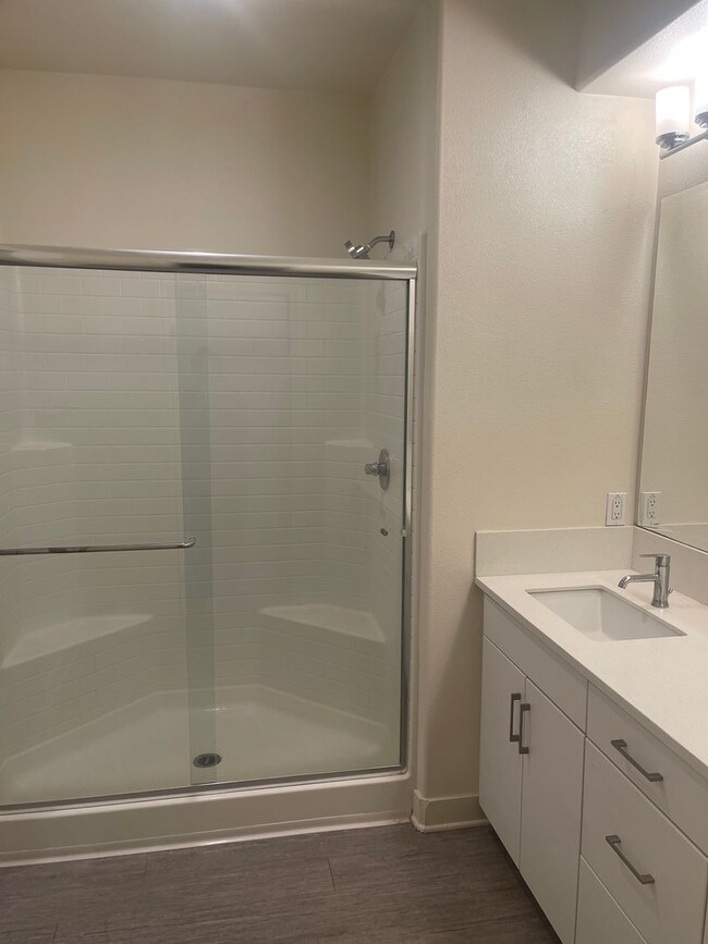 Building Photo - Just Reduced!! Charming 3 Bed/3 Ba Townhou...