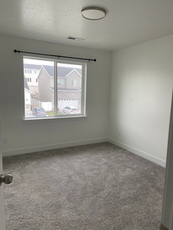 Building Photo - 98 N Stone Gate Dr