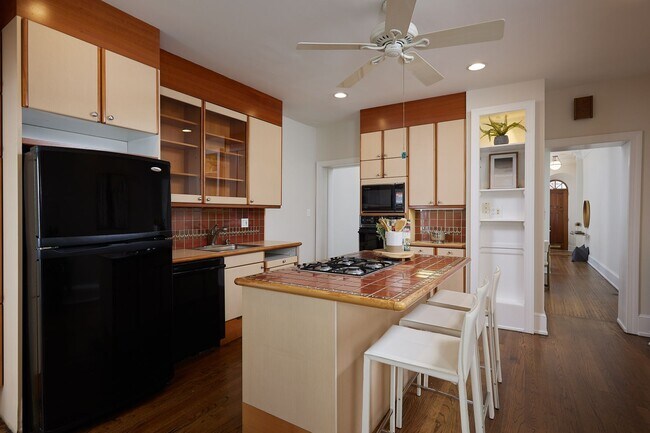 Building Photo - Historic Rowhouse in Central DC (Dupont) w...