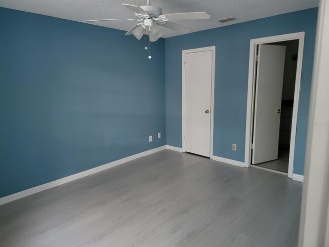 Building Photo - 1055 S Hiawassee Rd