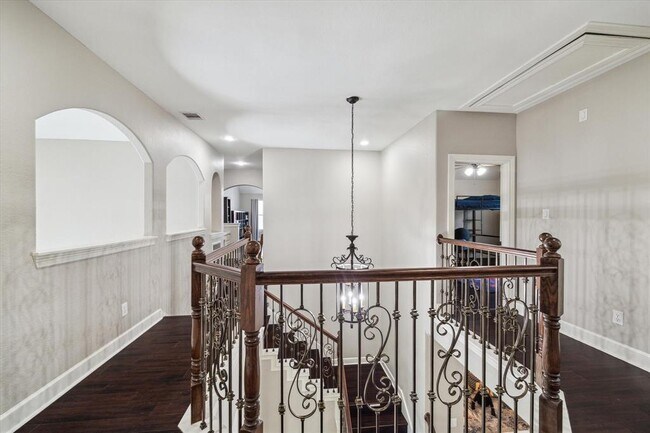 Building Photo - 15718 Starcreek Ln