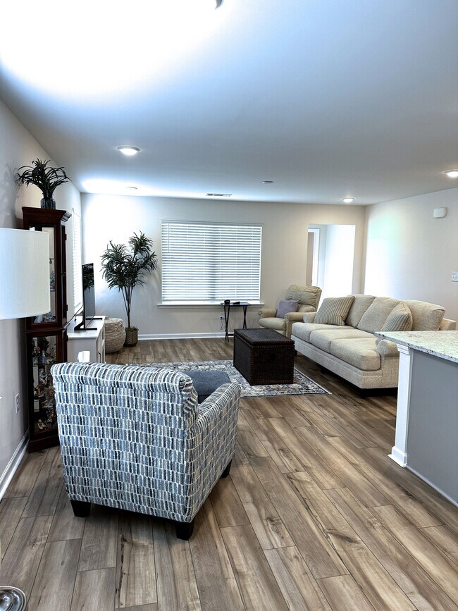 Building Photo - 230 Pedric Dr