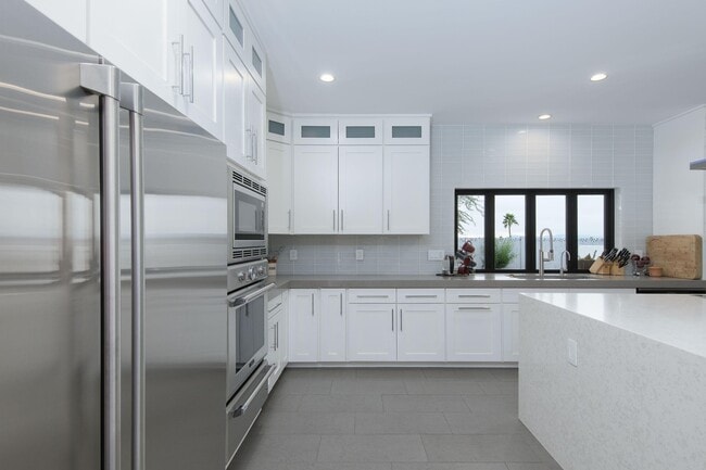 Building Photo - 2423 E Lincoln Cir